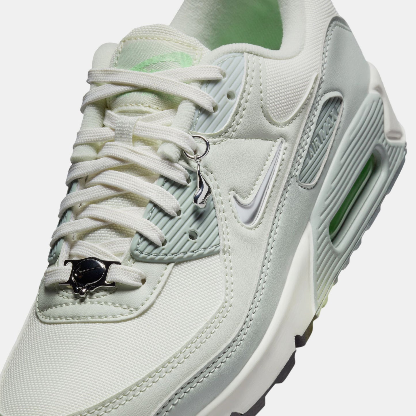 Women's Nike Air Max 90 SE - Sail/Metallic Silver